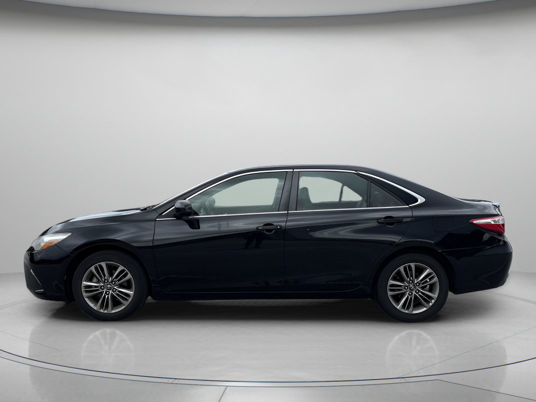 2017 Toyota Camry SE photo 5