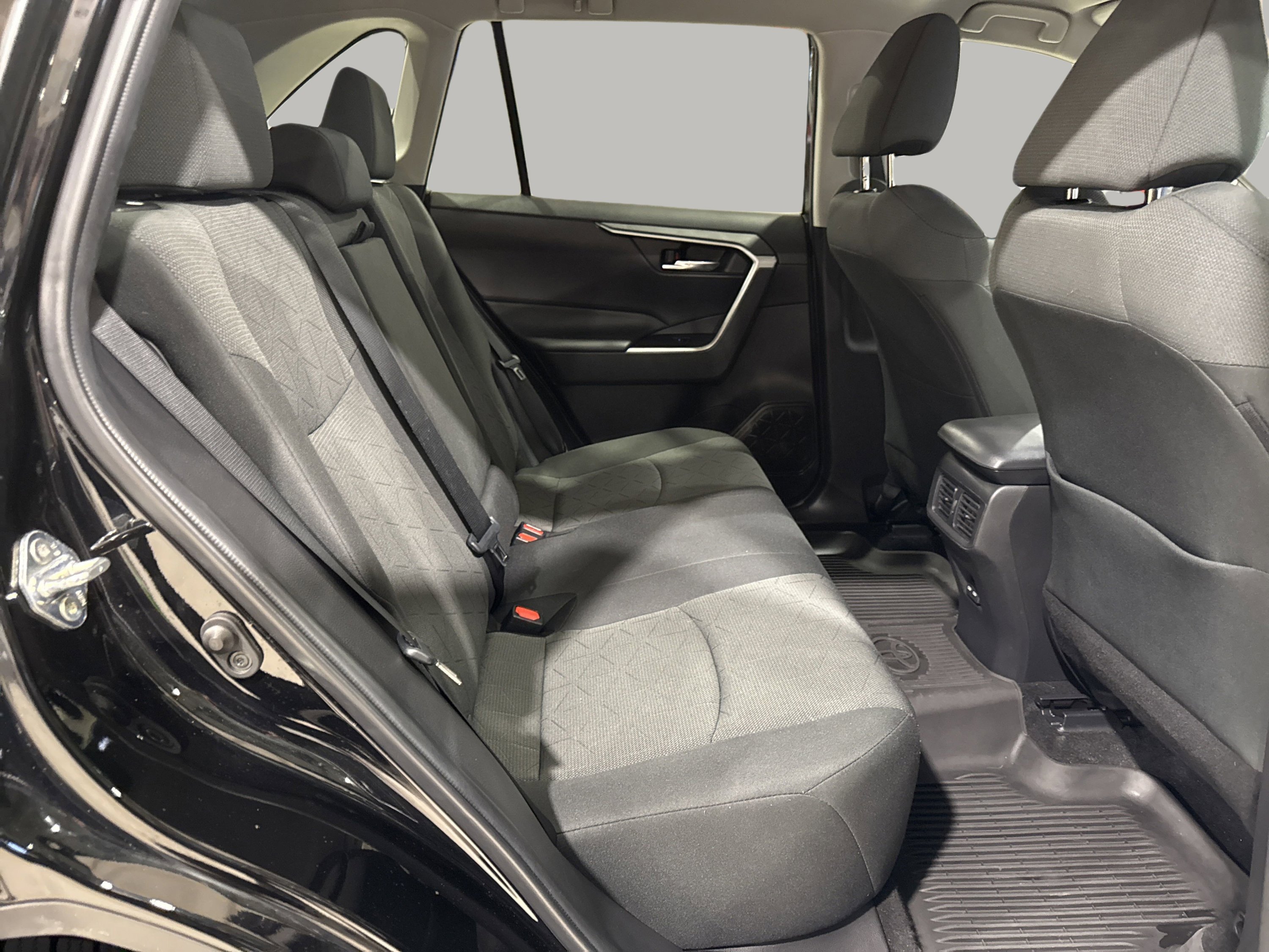 2022 Toyota RAV4 XLE photo 13