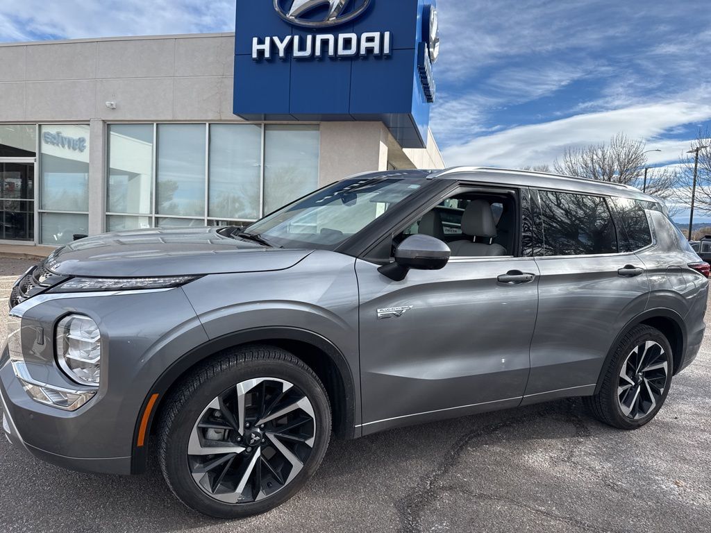 2023 Mitsubishi Outlander SEL's photo