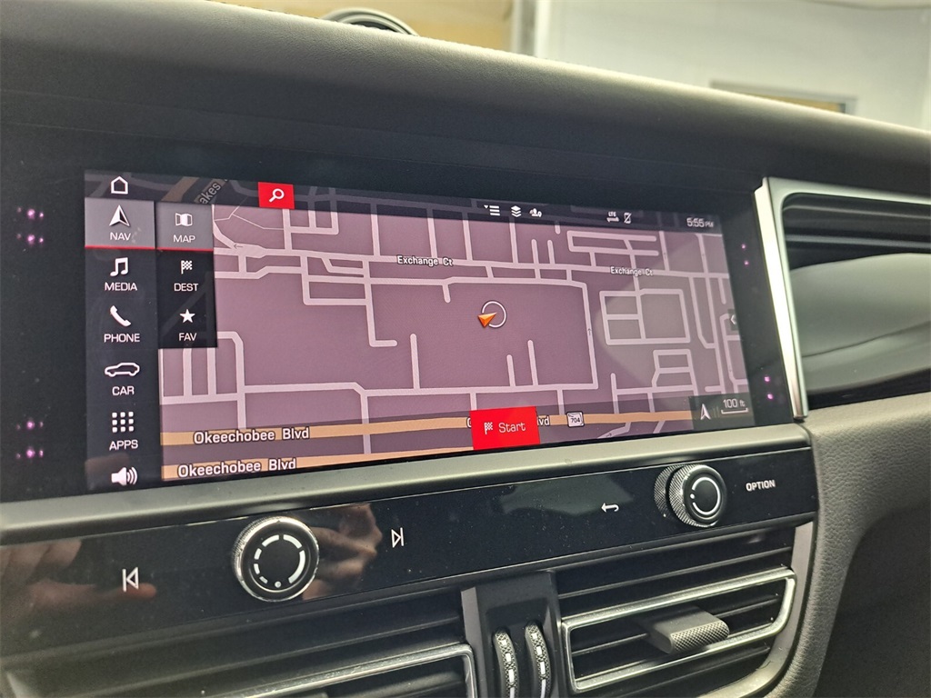 2022 Porsche Macan Base photo 26