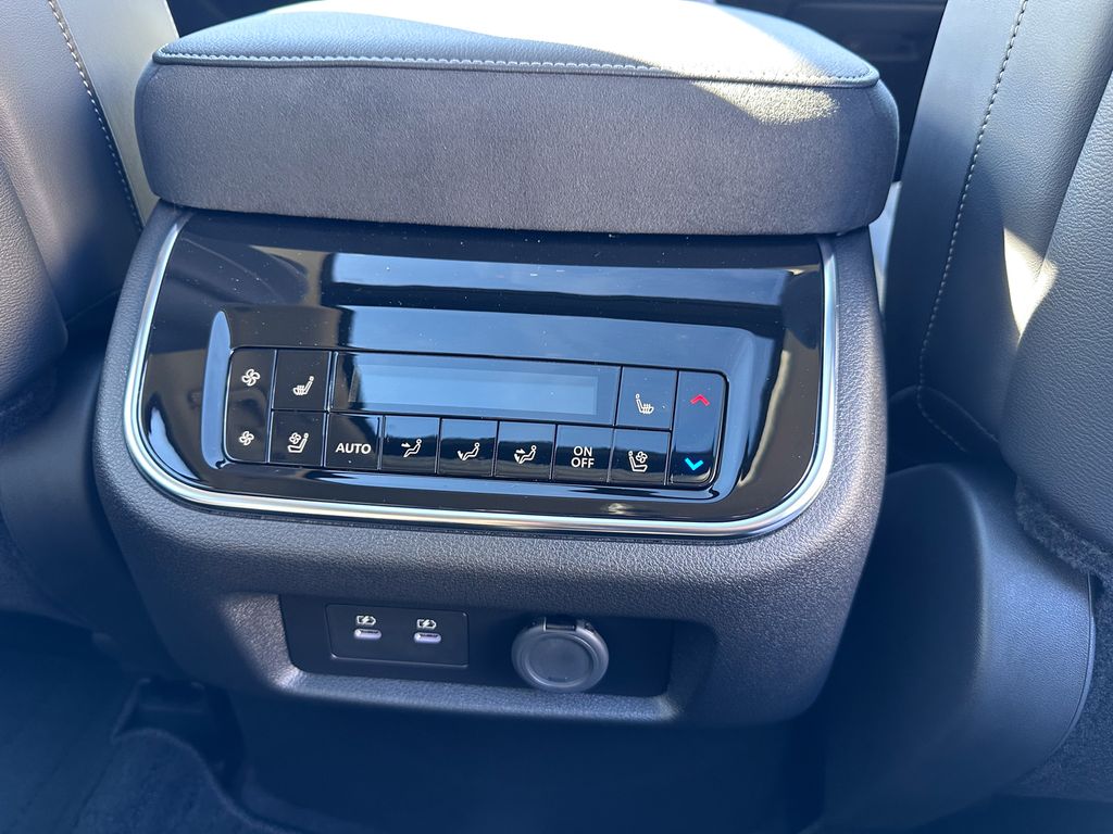 2025 Infiniti QX80 Luxe photo 38