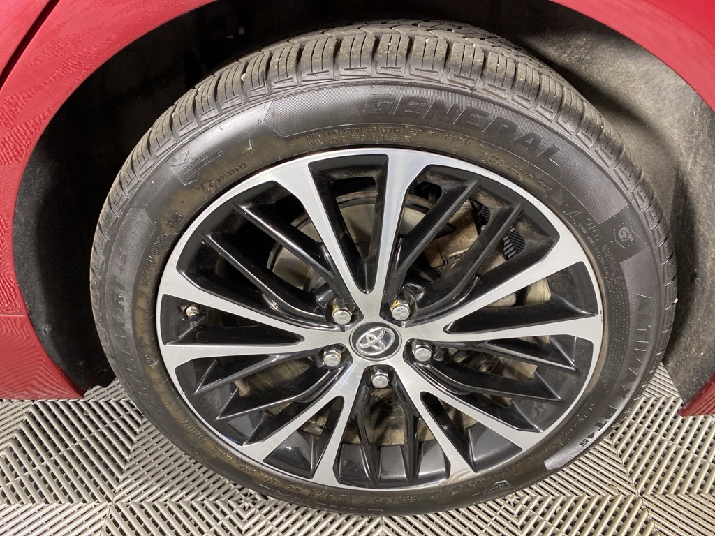 2018 Toyota Camry SE photo 18