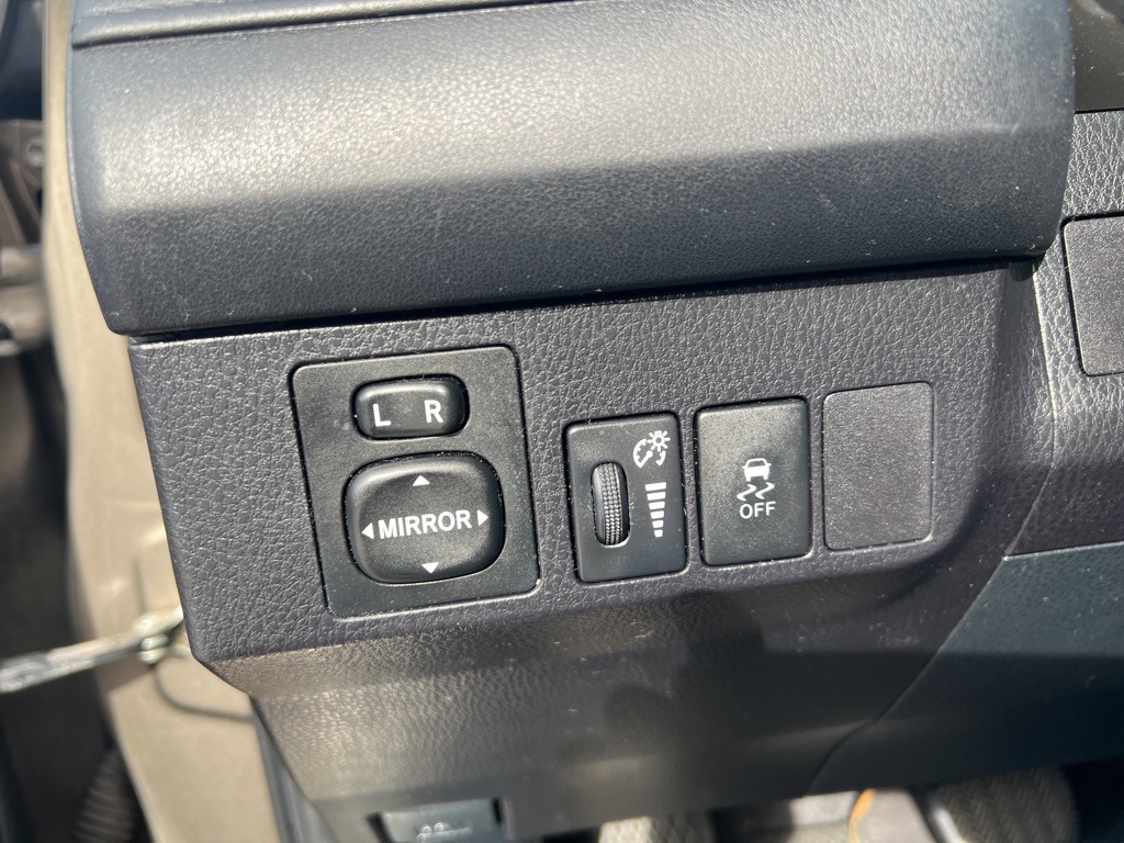2015 Toyota RAV4 LE photo 13
