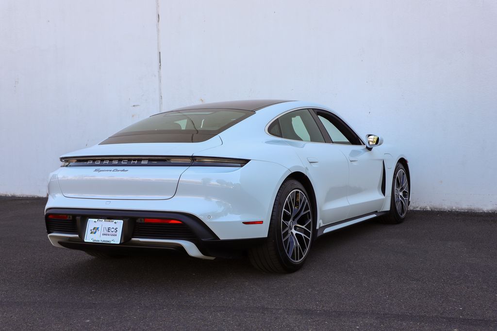 2020 Porsche Taycan Turbo photo 31