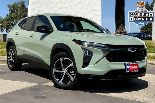 2024 Chevrolet Trax photo 2