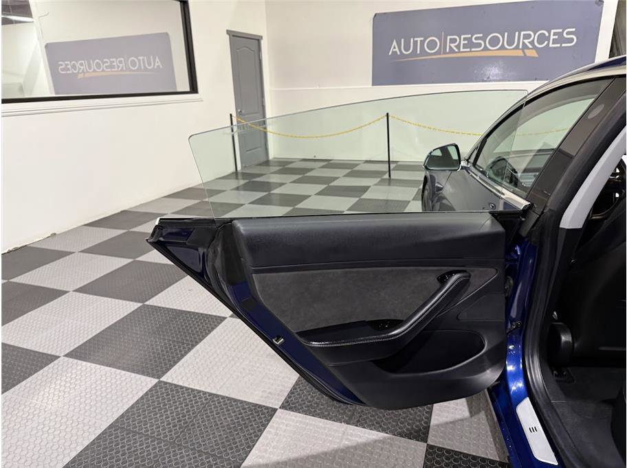 2018 Tesla Model 3 Long Range photo 11