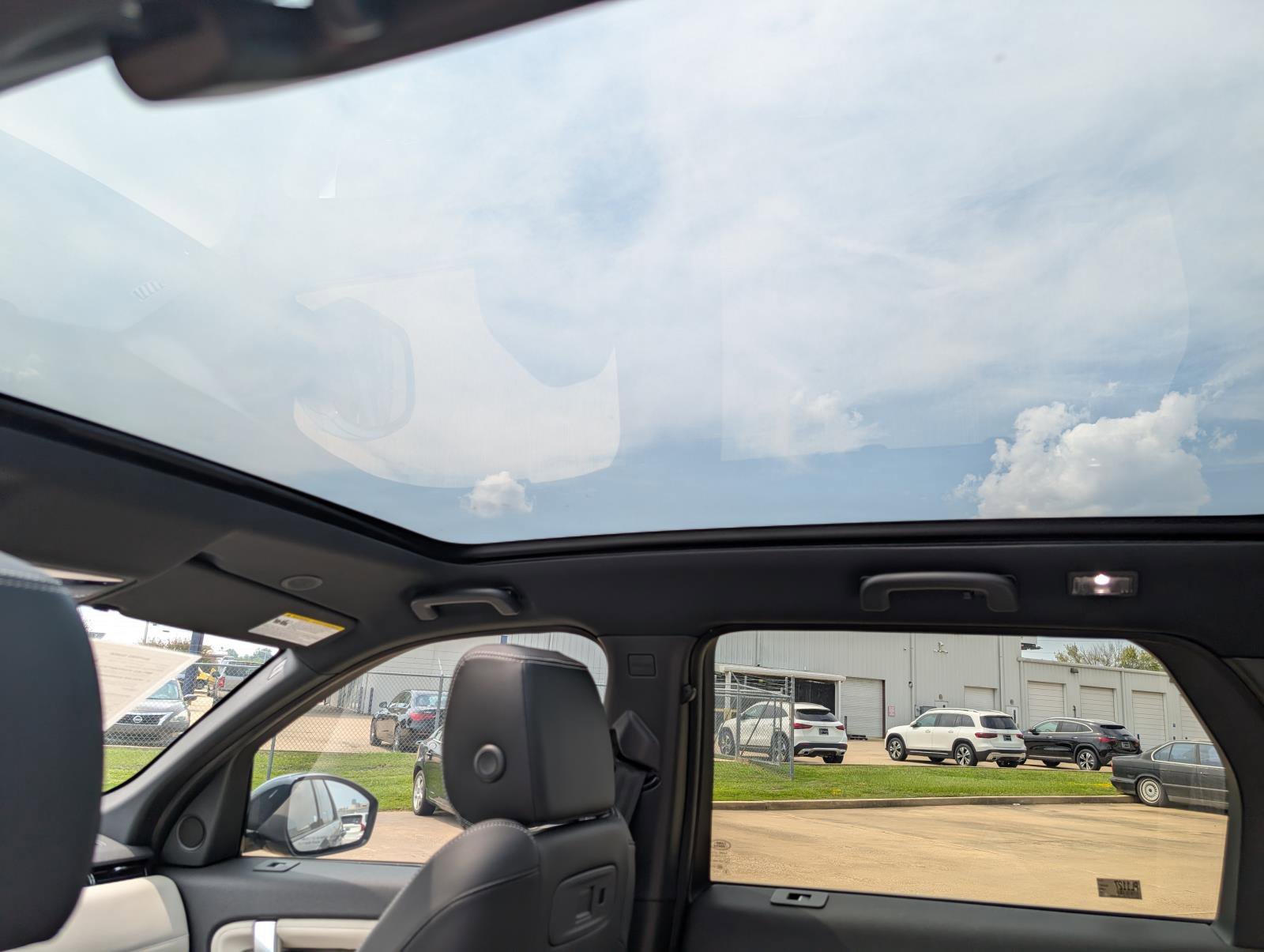 2025 Land Rover Discovery Sport Dynamic SE photo 7
