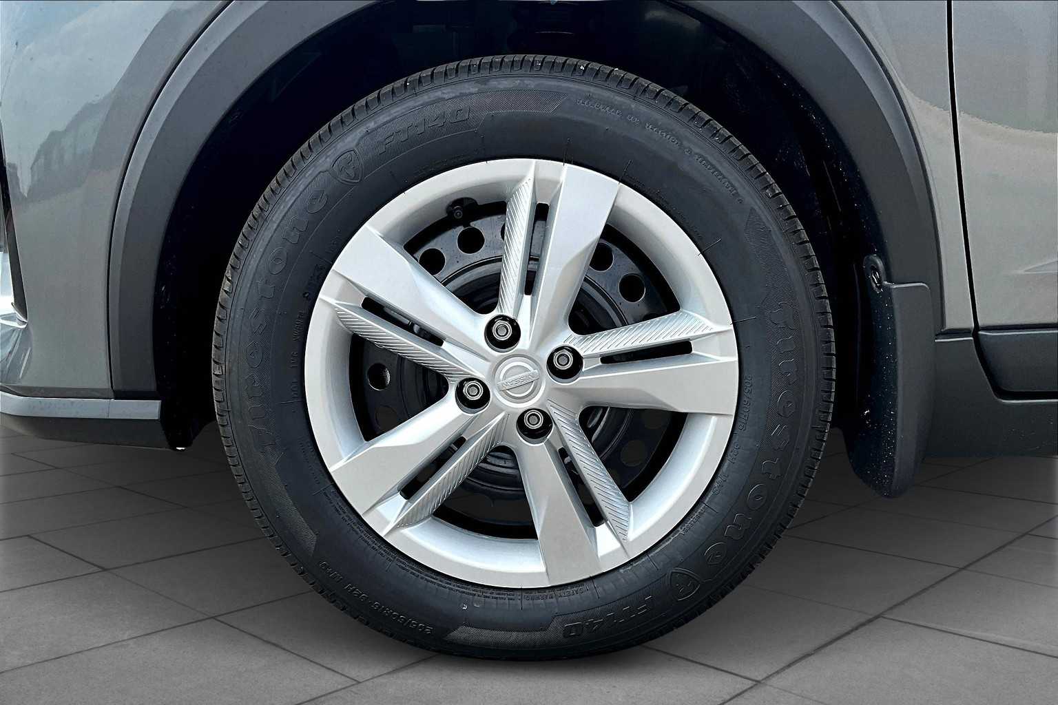 2025 Nissan Kicks Play S photo 9