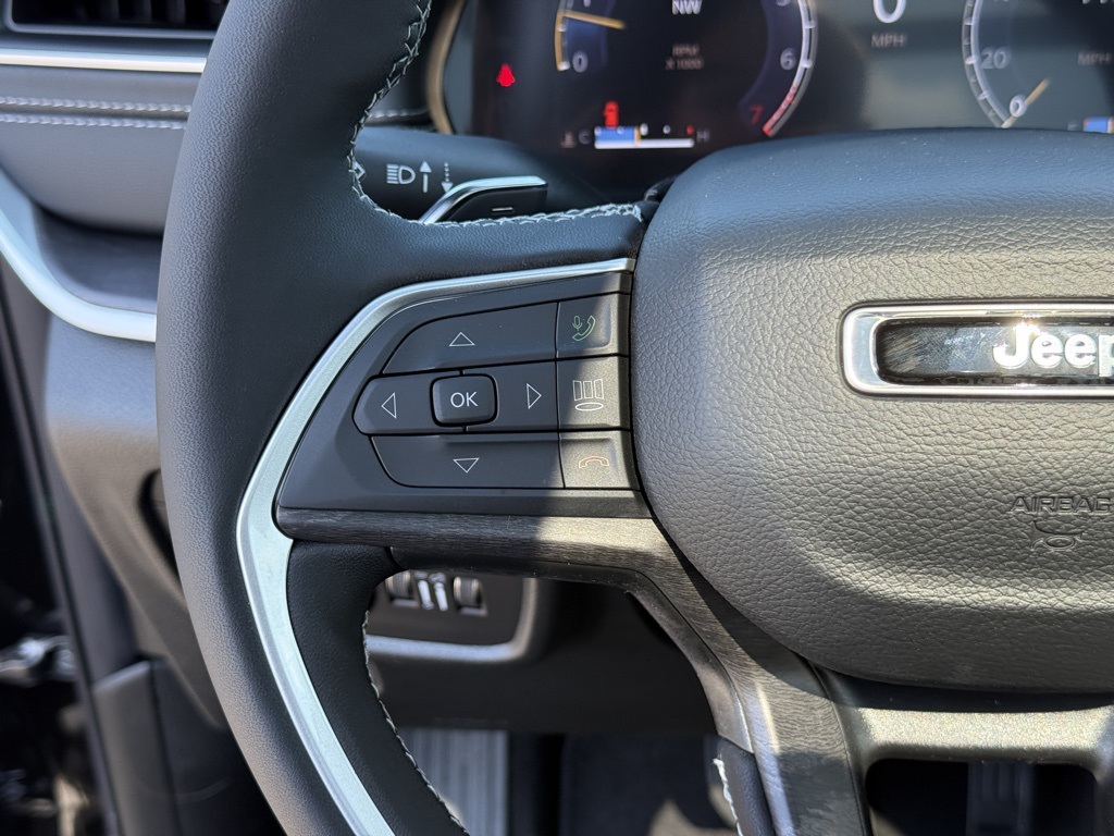 2025 Jeep Grand Cherokee Limited photo 14
