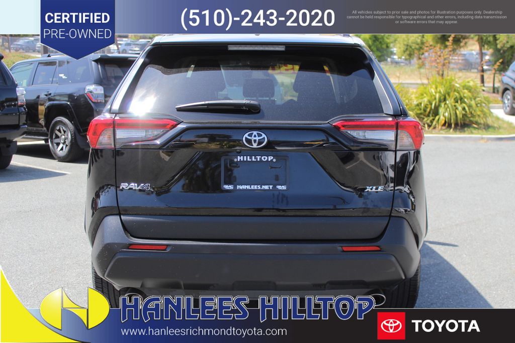 2023 Toyota RAV4 XLE photo 2