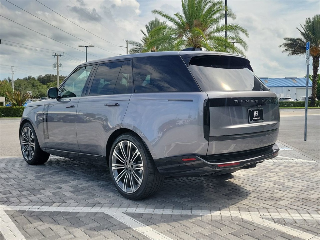 2025 Land Rover Range Rover SE photo 3