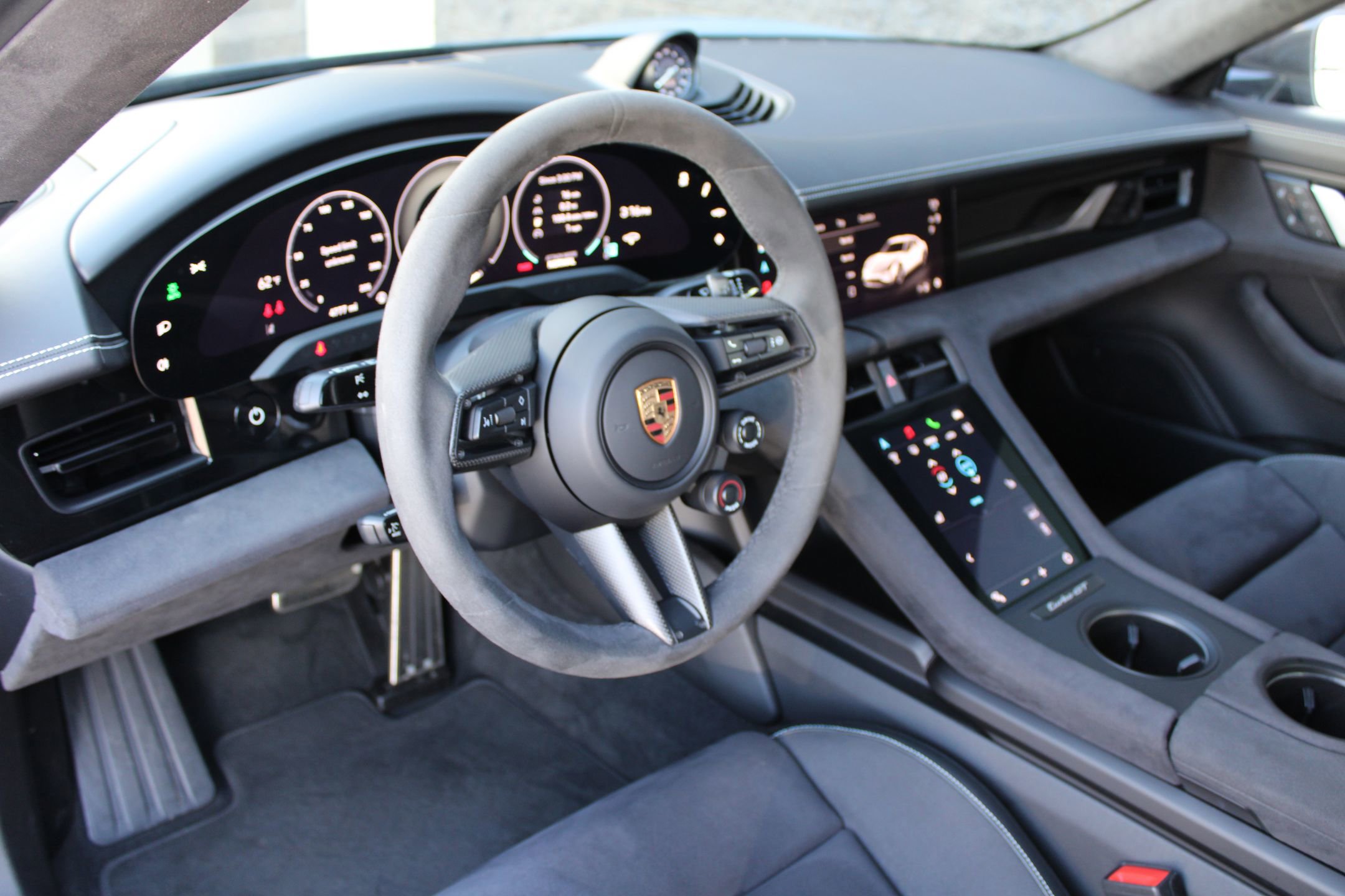 2025 Porsche Taycan Turbo GT photo 4