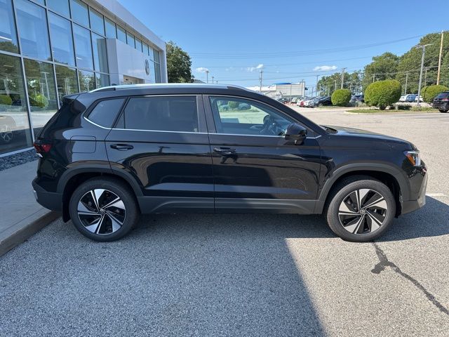 2025 Volkswagen Taos SE photo 8