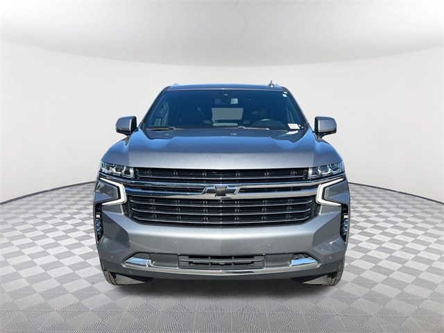 2022 Chevrolet Suburban LT photo 2