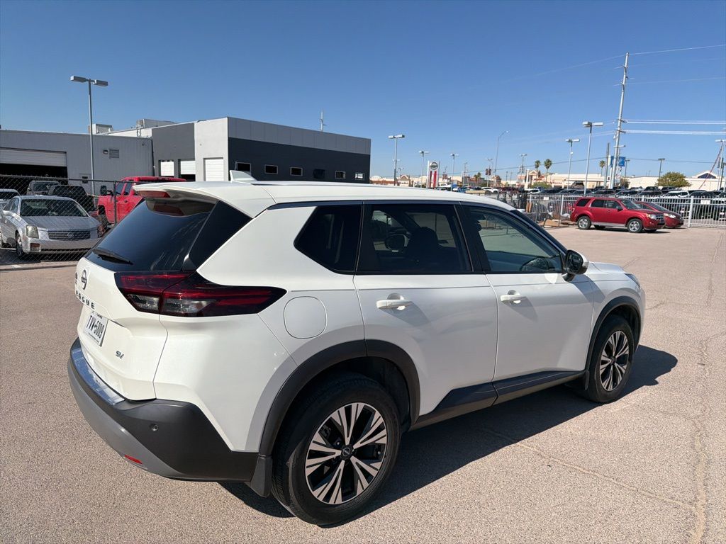 2022 Nissan Rogue SV photo 8