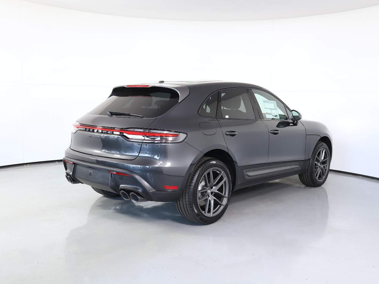 2025 Porsche Macan T photo 4