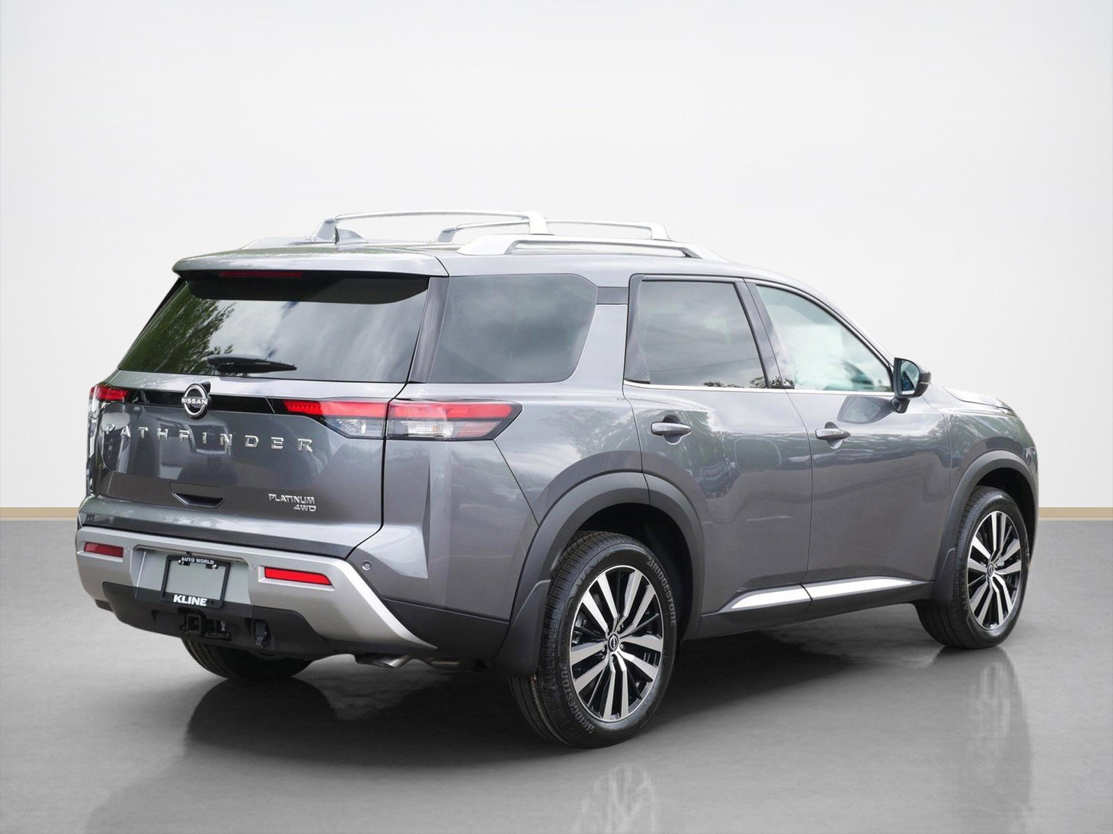 2025 Nissan Pathfinder Platinum photo 2
