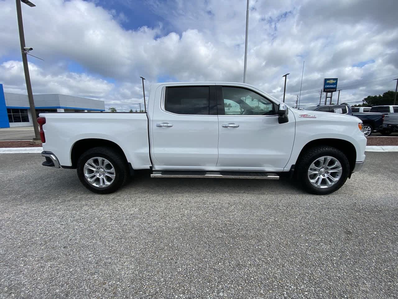 2024 Chevrolet Silverado 1500 LTZ photo 3