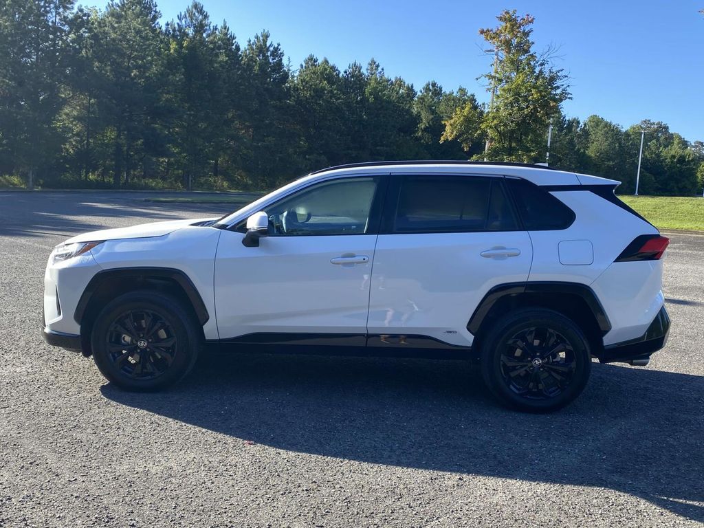 2023 Toyota RAV4 Hybrid SE photo 3