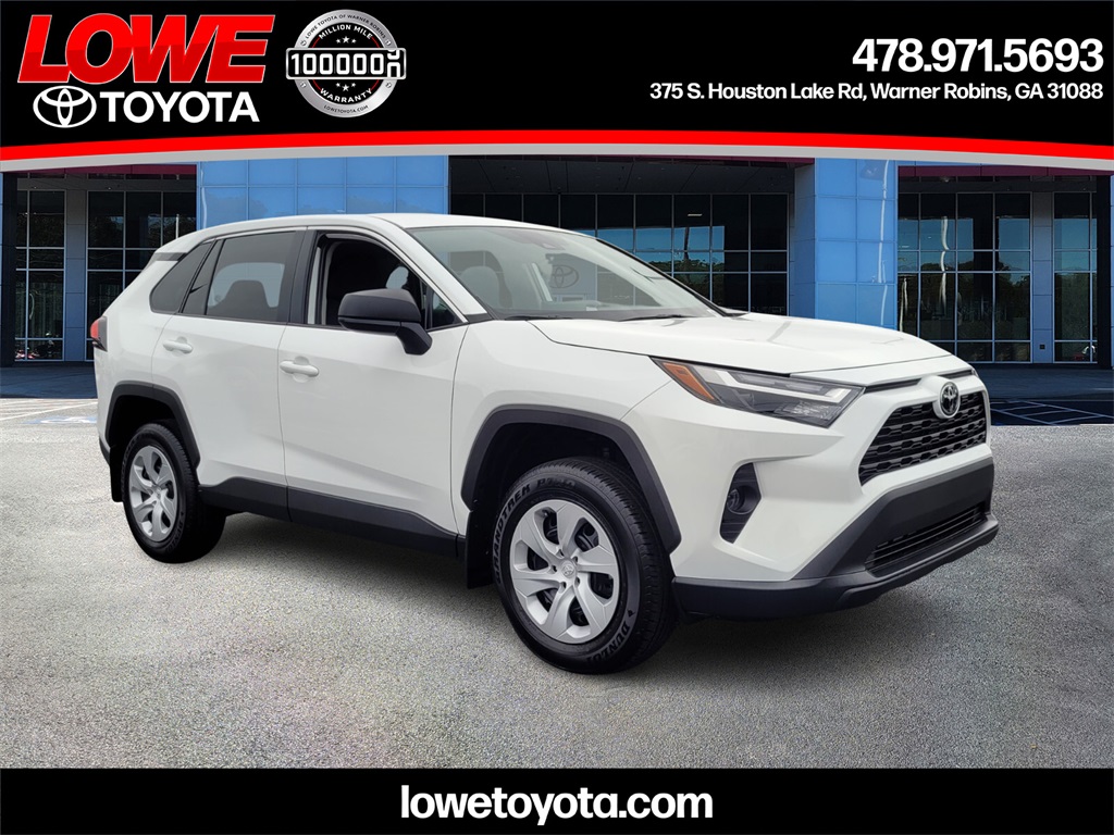 2025 Toyota RAV4 LE's photo