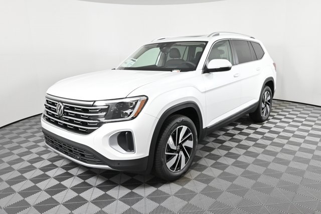 2025 Volkswagen Atlas SEL photo 2