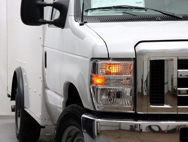 2025 Ford E-350 Base photo 4