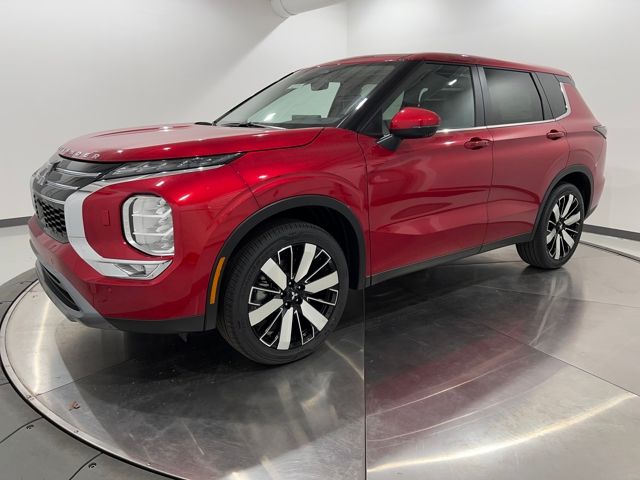 2025 Mitsubishi Outlander SE's photo