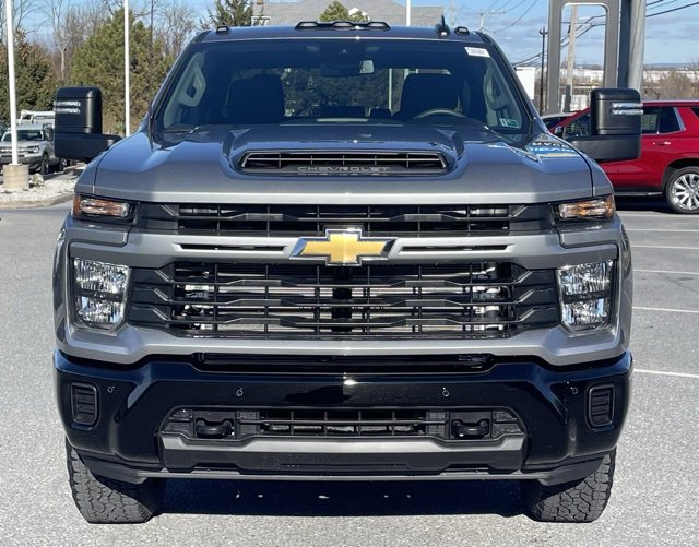 2026 Chevrolet Silverado 2500HD Custom photo 2