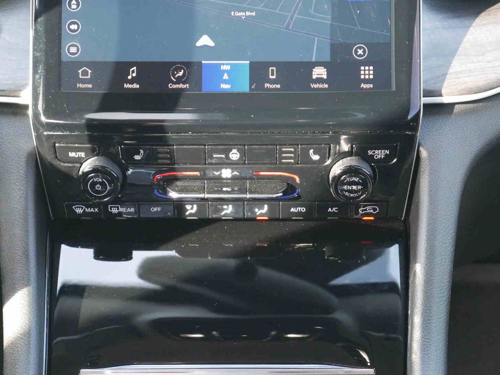 2023 Jeep Grand Cherokee Limited photo 4