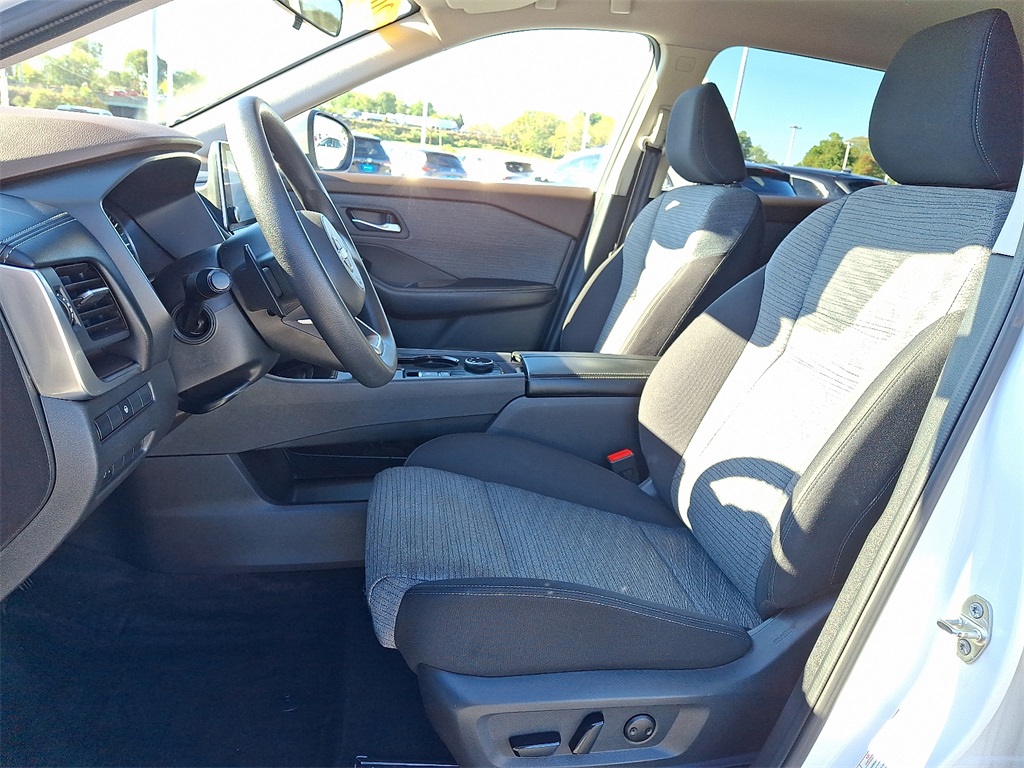 2023 Nissan Rogue SV photo 15