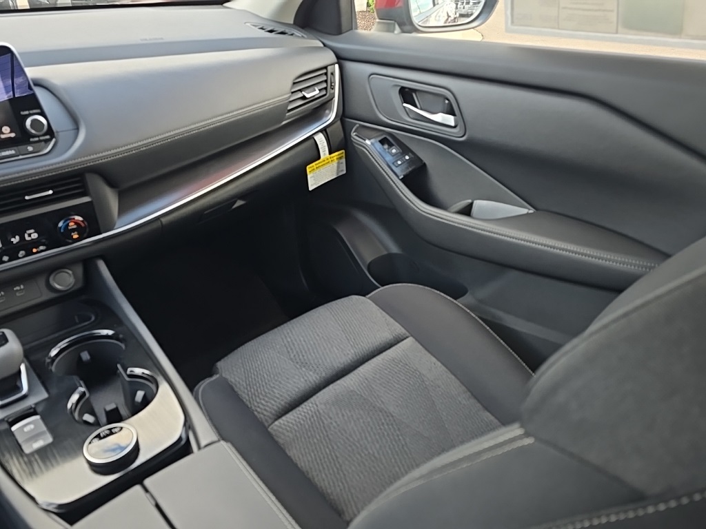 2026 Nissan Rogue SV photo 15