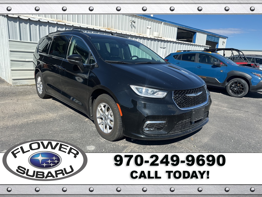 2022 Chrysler Pacifica Touring L photo 3