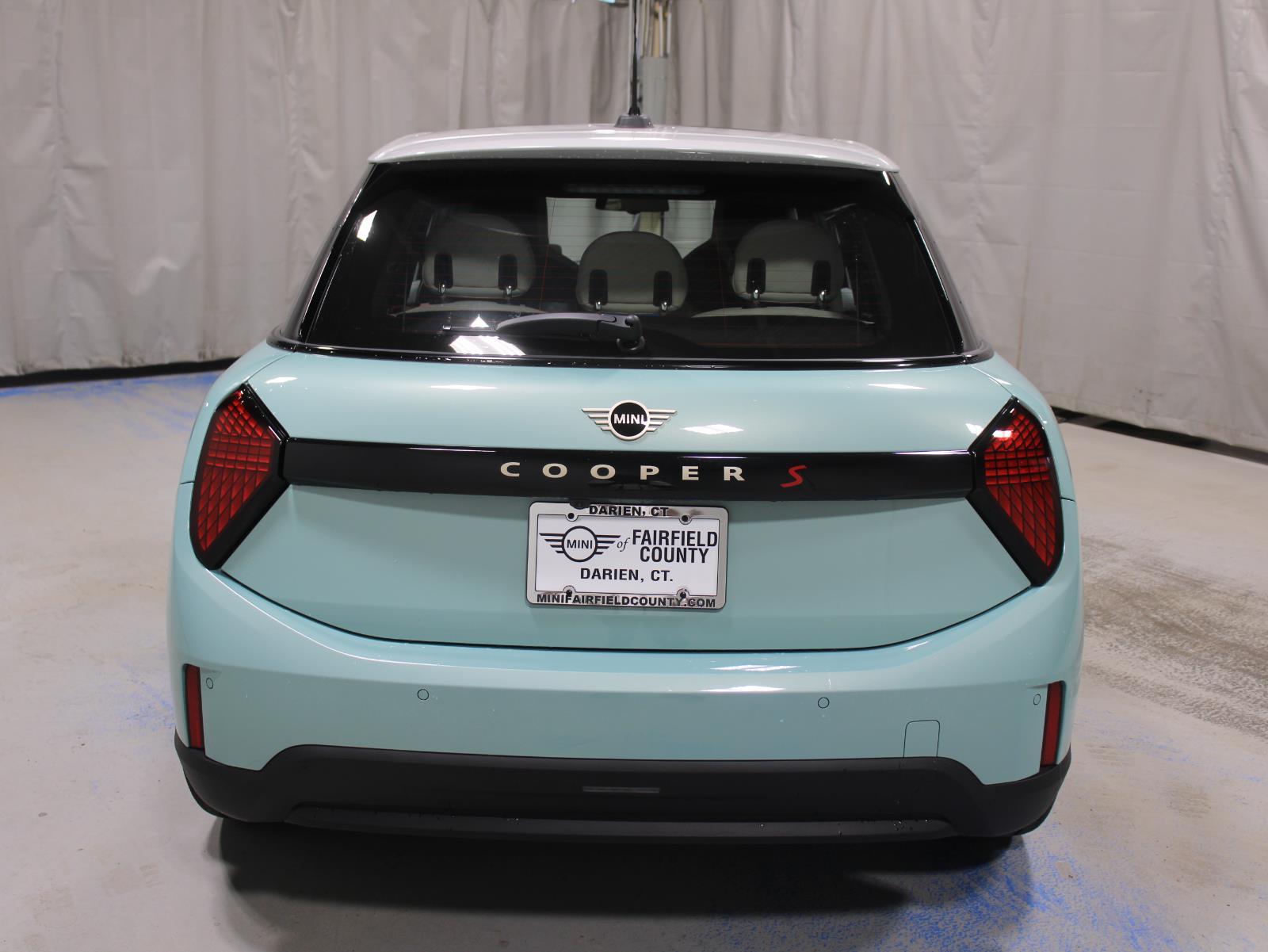 2026 Mini Cooper Hardtop S 4 Door Iconic photo 8