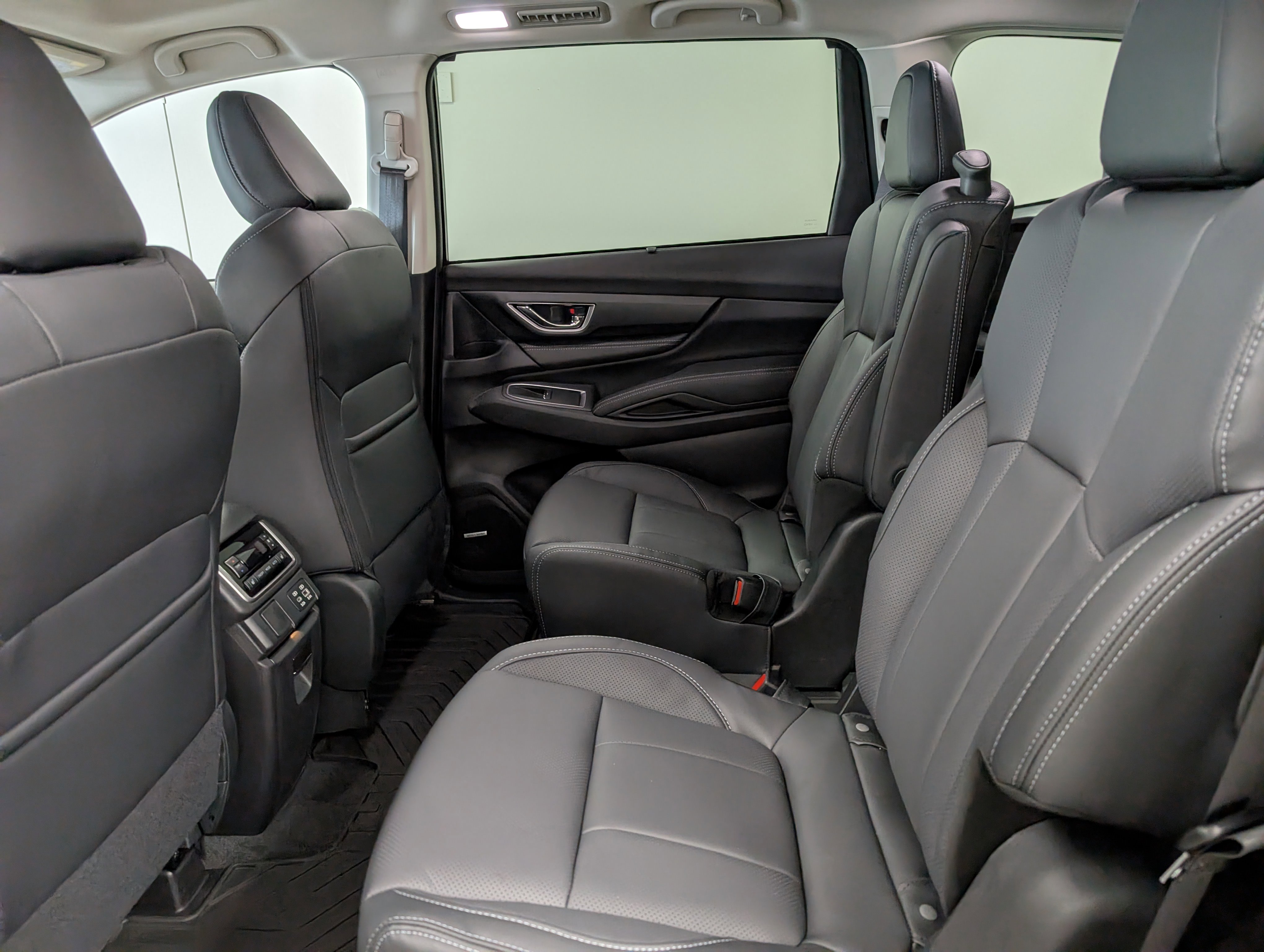 2025 Subaru Ascent Limited photo 4