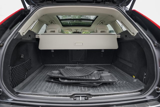 2019 Volvo XC60 T5 Momentum photo 10