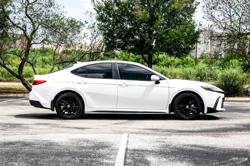 2025 Toyota Camry LE photo 3