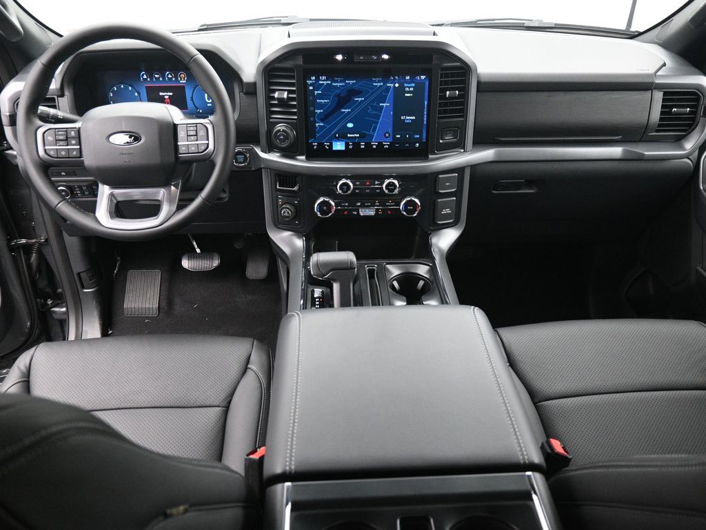2025 Ford F-150 XLT photo 18