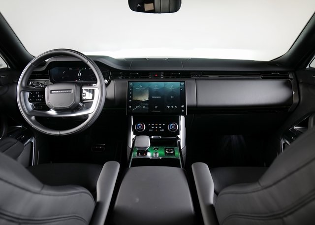 2023 Land Rover Range Rover SE photo 3