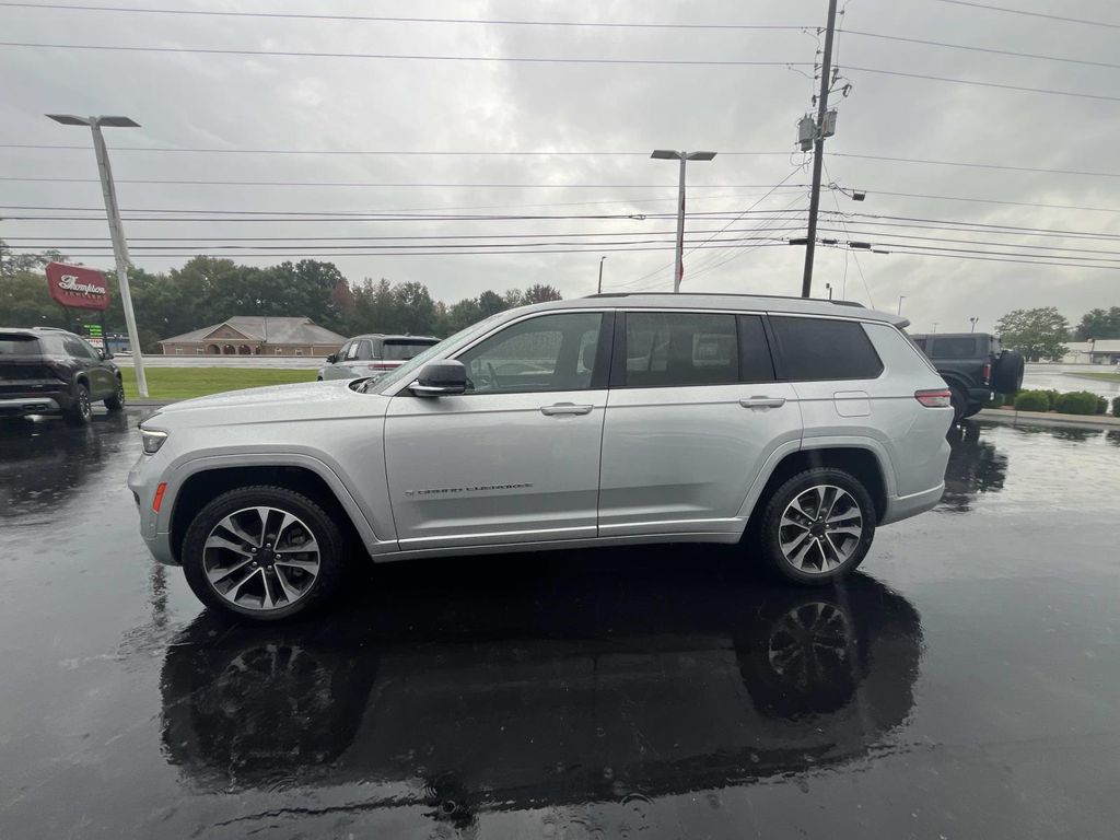 2021 Jeep Grand Cherokee Overland photo 3