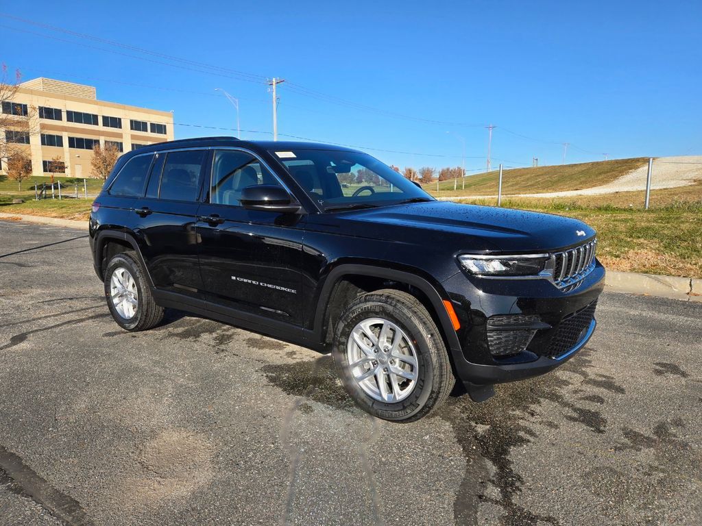 2025 Jeep Grand Cherokee Laredo's photo