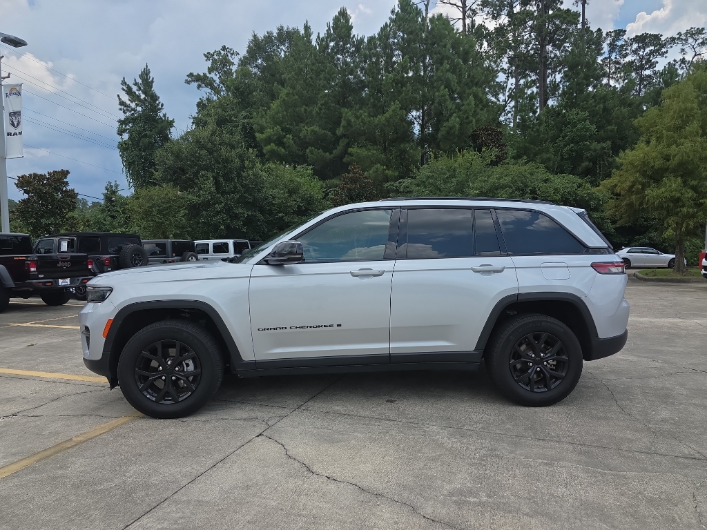 2024 Jeep Grand Cherokee Altitude photo 3