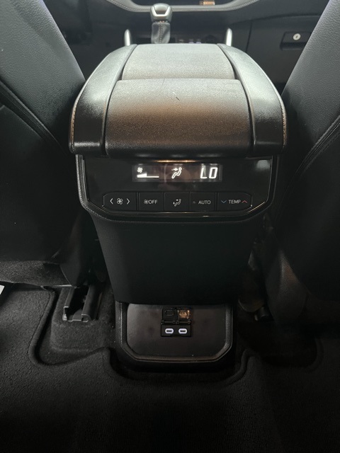 2024 Toyota Highlander LE photo 5