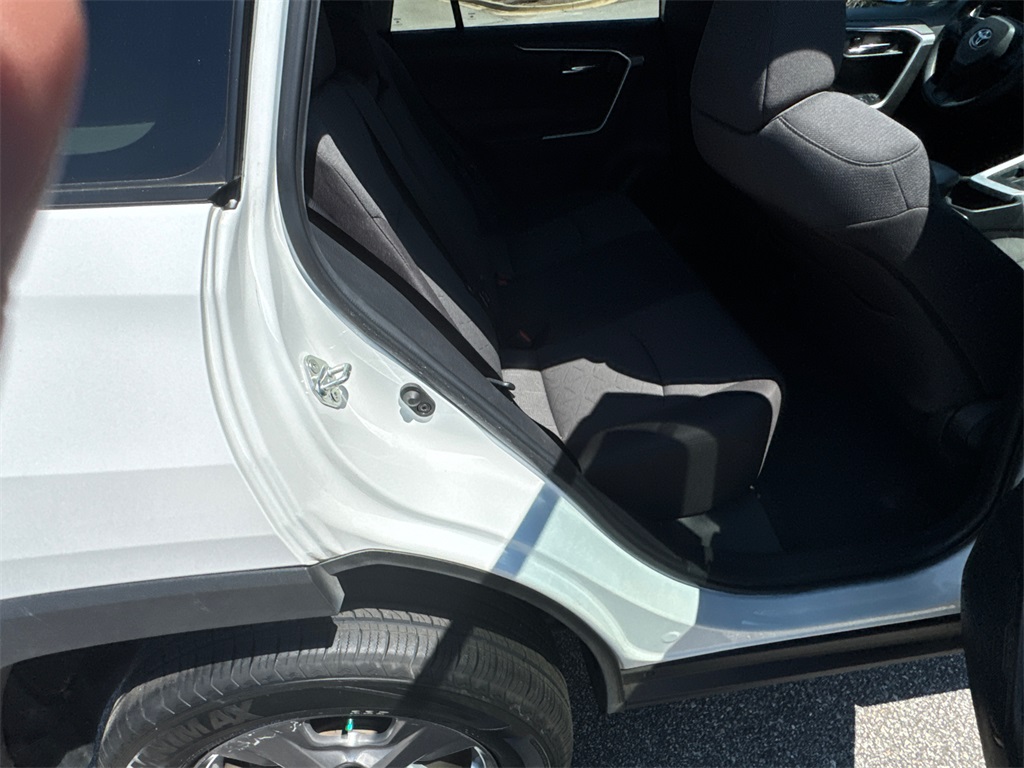 2022 Toyota RAV4 XLE photo 14