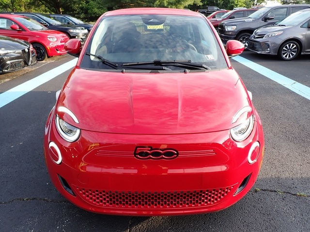 2024 Fiat 500e photo 8