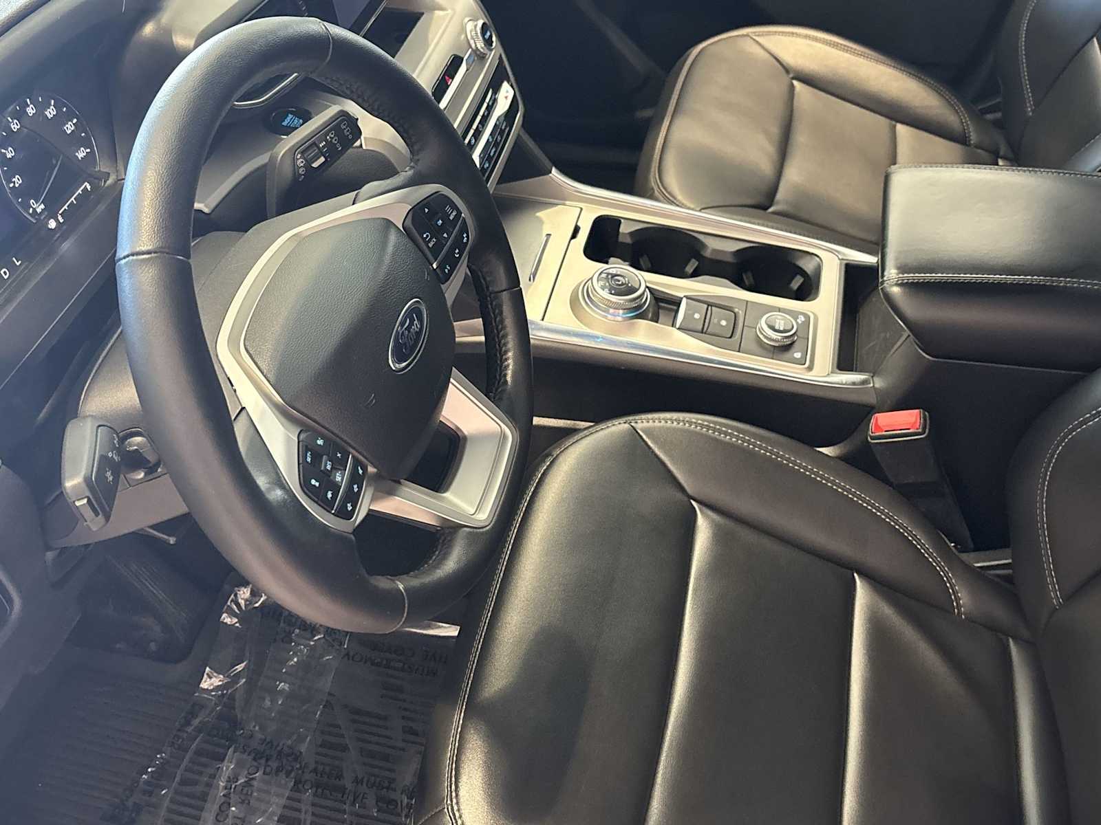 2023 Ford Explorer XLT photo 16