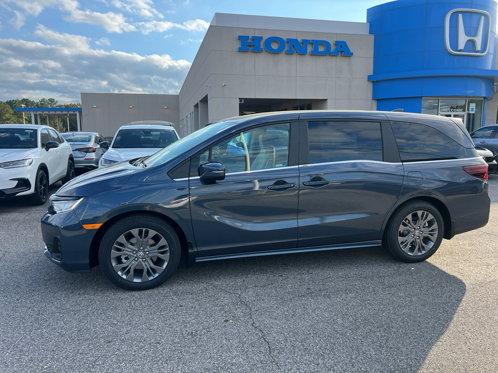2026 Honda Odyssey Touring photo 2