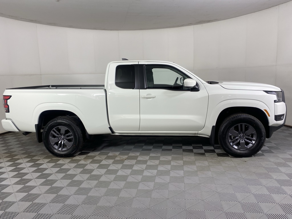 2025 Nissan Frontier SV photo 13
