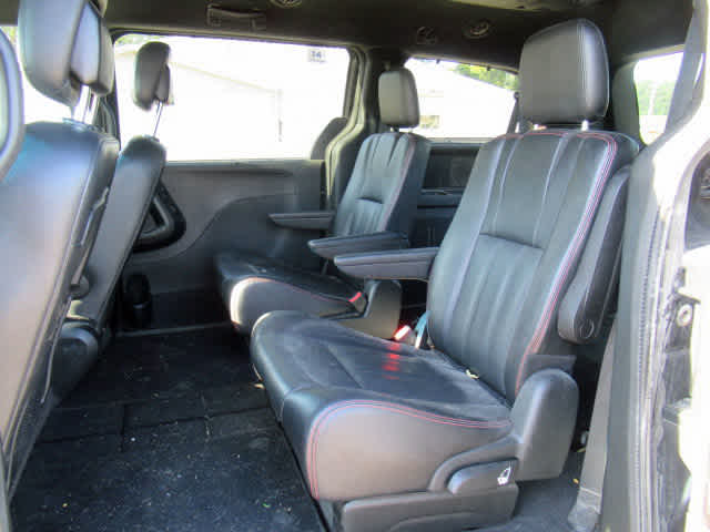 2015 Dodge Grand Caravan R/T photo 4