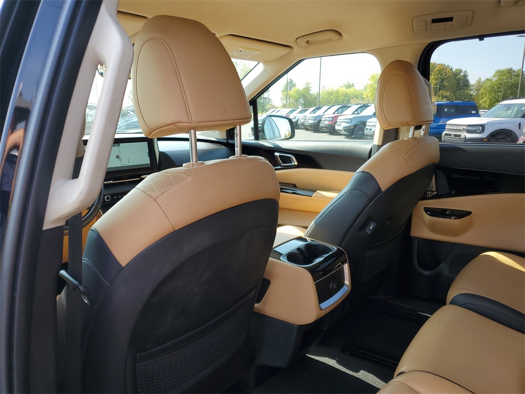 2022 Kia Carnival EX photo 24
