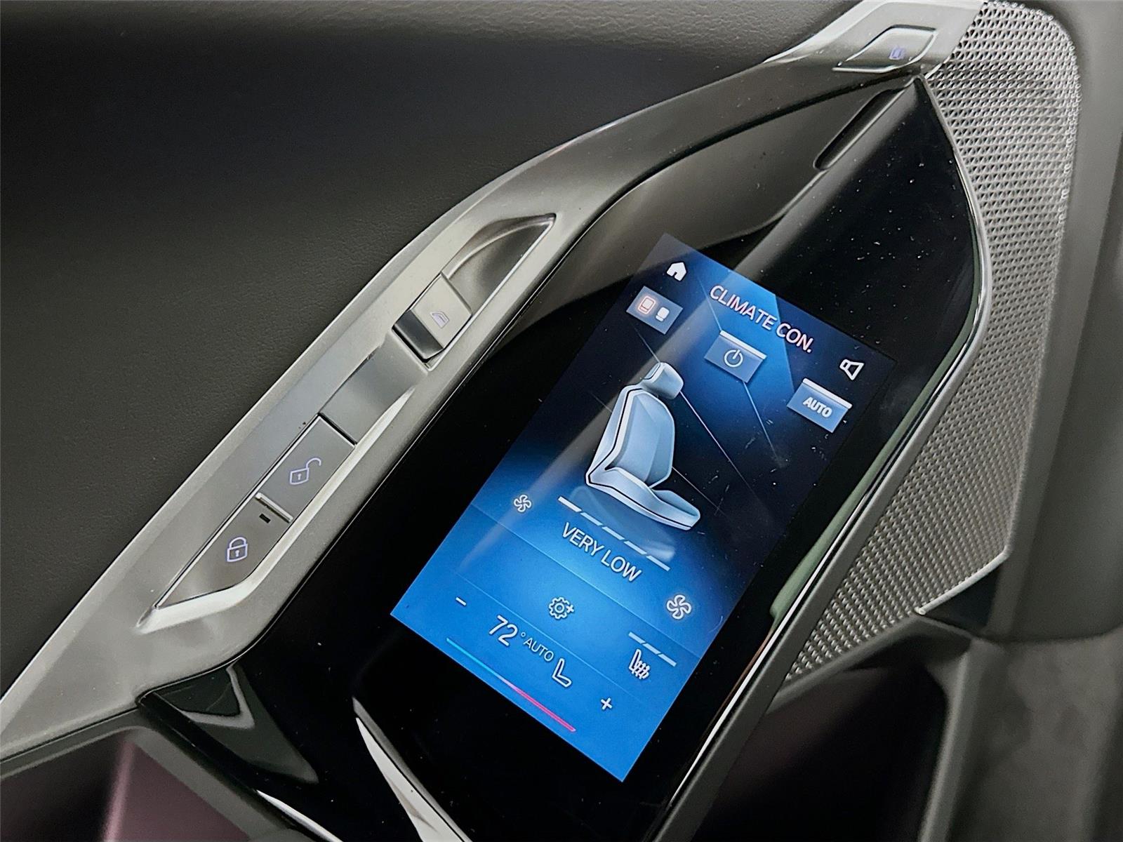 2026 Bmw 750e photo 23